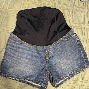 Maternity shorts with full panel